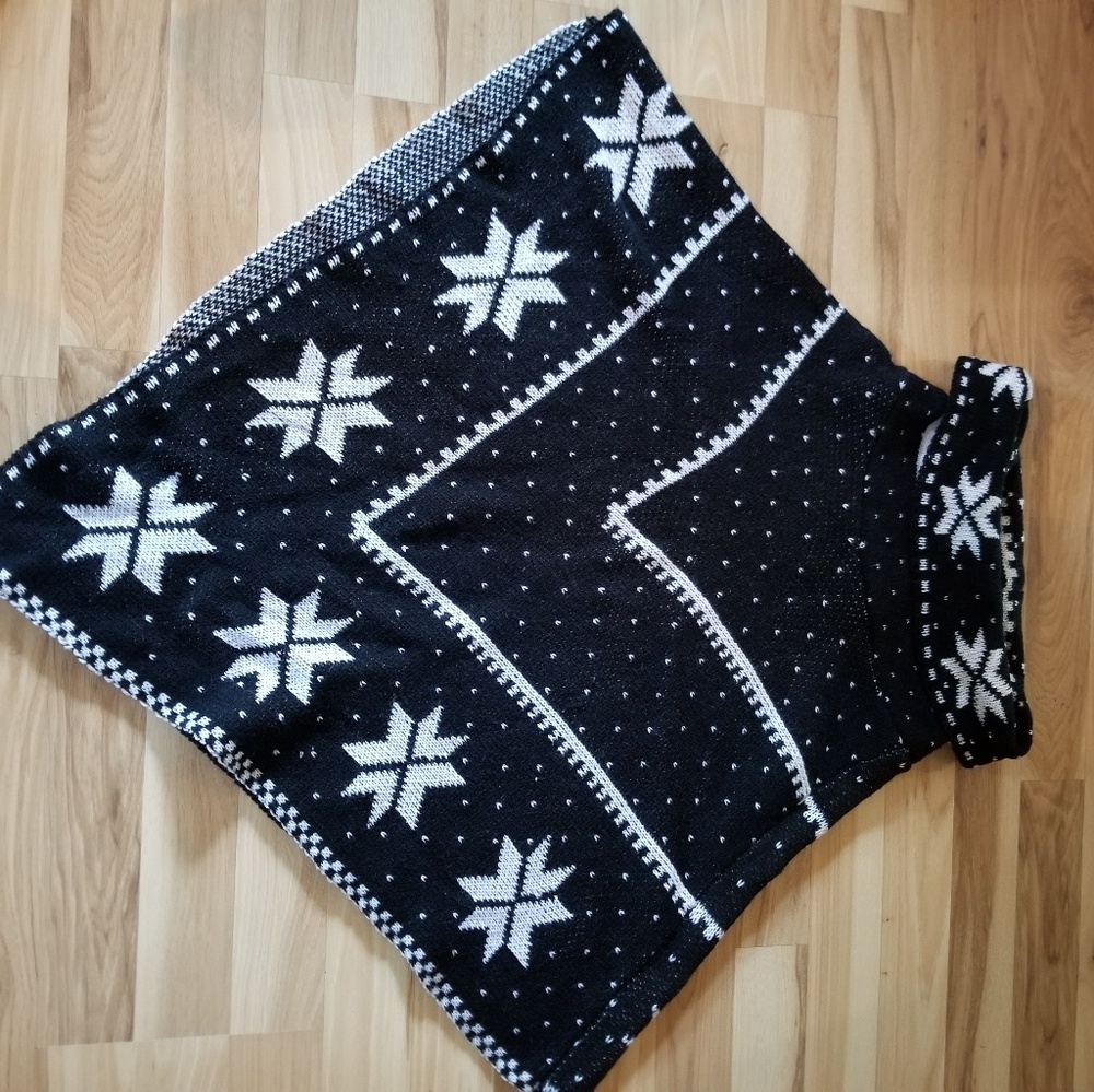 Poncho - Picture 2 of 2